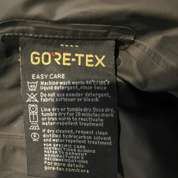 New/ Never Warn or Washed >Mountain Hardware Gore-Tex size S/P - Picture 9 of 11